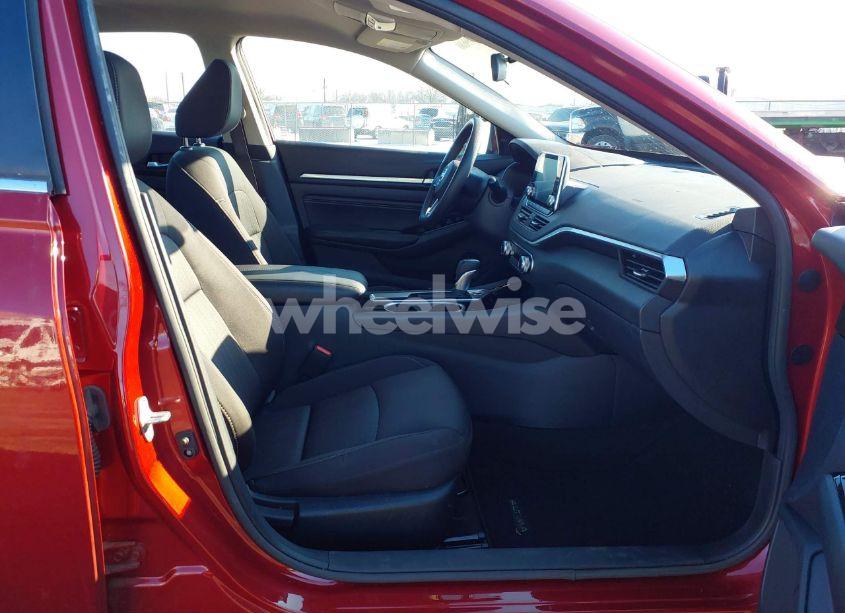 Photo 5 of 2021 Nissan Altima SV FWD (VIN 1N4BL4DV7MN418518)