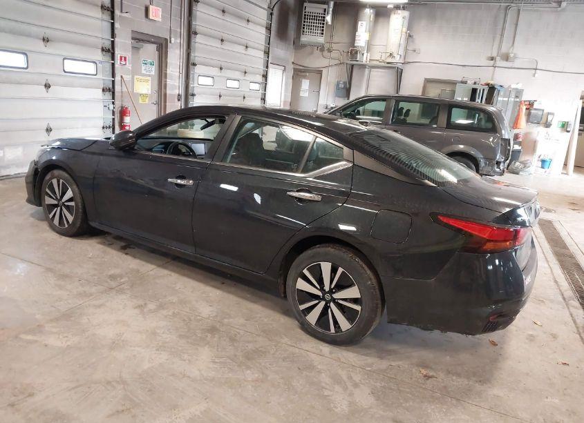 Photo 3 of 2022 Nissan Altima SV FWD (VIN 1N4BL4DV7NN314659)