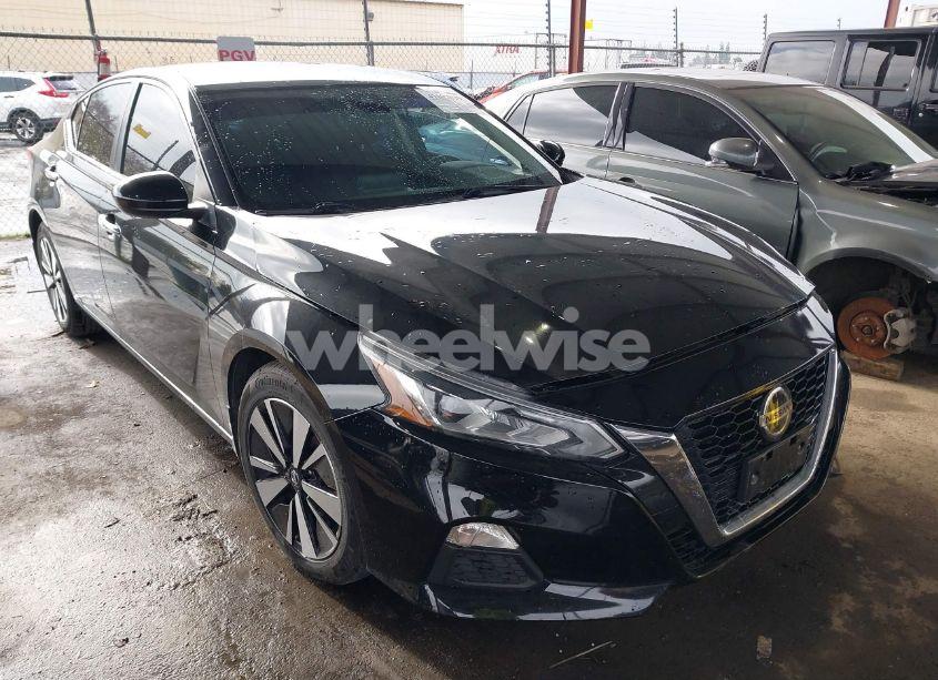 2022 Nissan Altima SV FWD (VIN 1N4BL4DV7NN324141) main photo