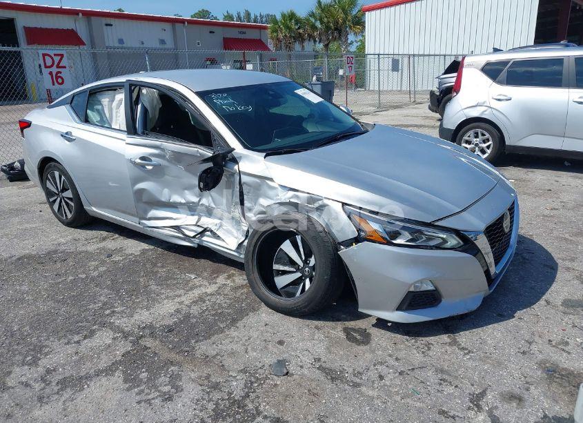 2022 Nissan Altima SV FWD (VIN 1N4BL4DV7NN410422) main photo