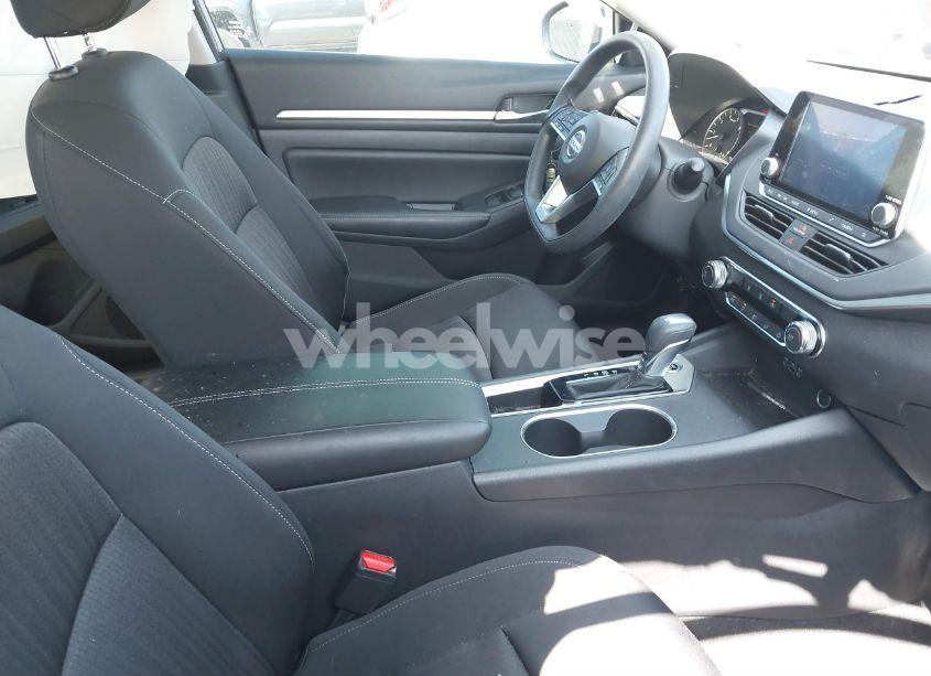 Photo 5 of 2022 Nissan Altima SV FWD (VIN 1N4BL4DV7NN410422)