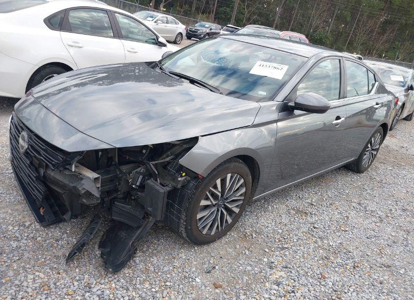 Photo 2 of 2023 Nissan Altima SV FWD (VIN 1N4BL4DV7PN326099)