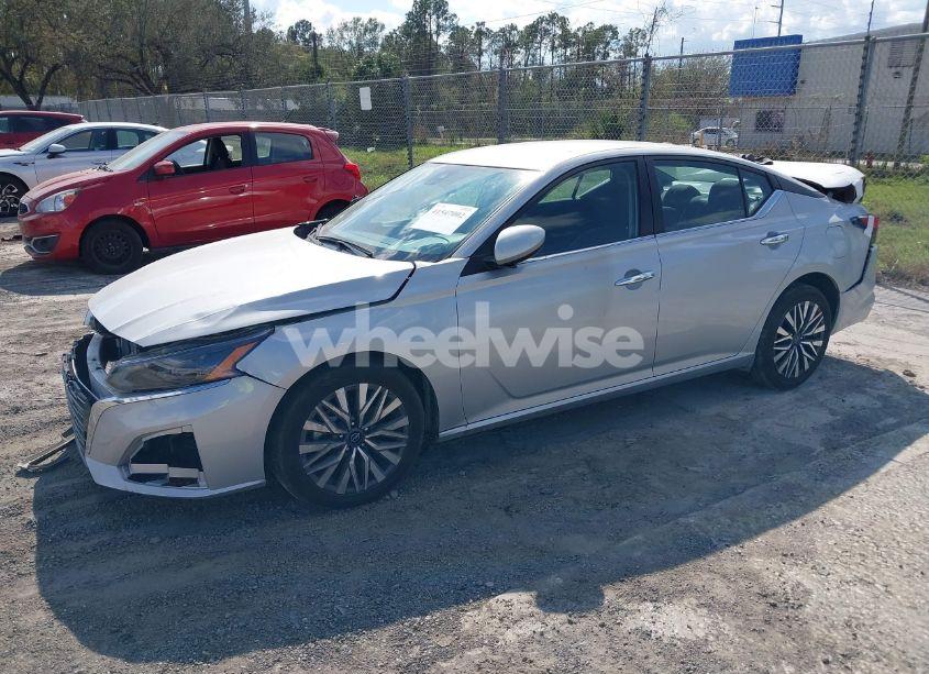 Photo 2 of 2023 Nissan Altima SV FWD (VIN 1N4BL4DV7PN340259)