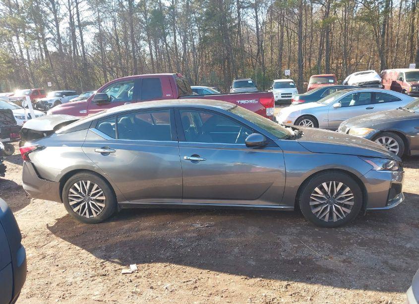 Photo 13 of 2023 Nissan Altima SV FWD (VIN 1N4BL4DV7PN345574)