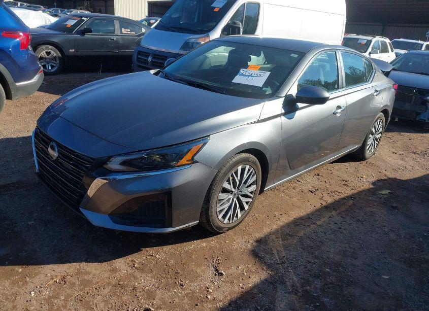 Photo 2 of 2023 Nissan Altima SV FWD (VIN 1N4BL4DV7PN345574)