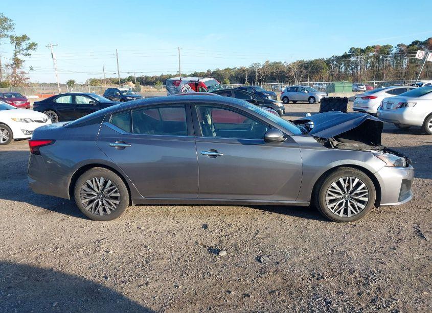 Photo 13 of 2023 Nissan Altima SV FWD (VIN 1N4BL4DV7PN346529)