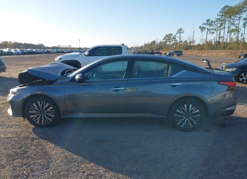 Photo 14 of 2023 Nissan Altima SV FWD (VIN 1N4BL4DV7PN346529)