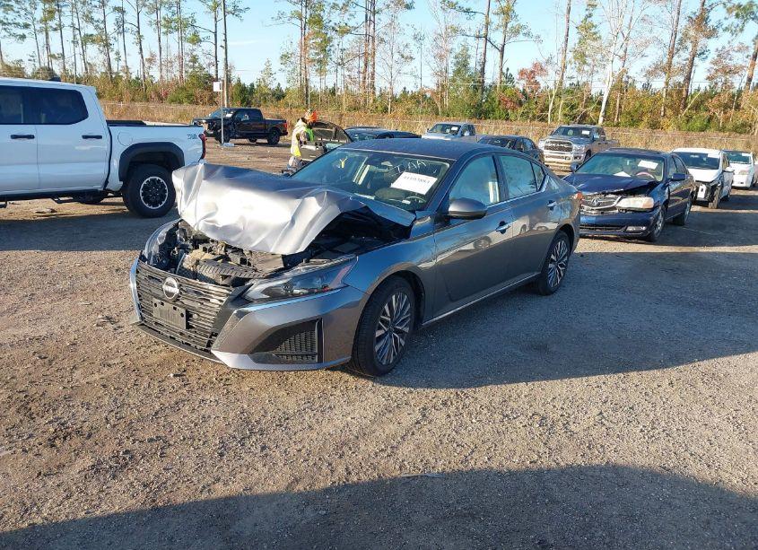 Photo 2 of 2023 Nissan Altima SV FWD (VIN 1N4BL4DV7PN346529)