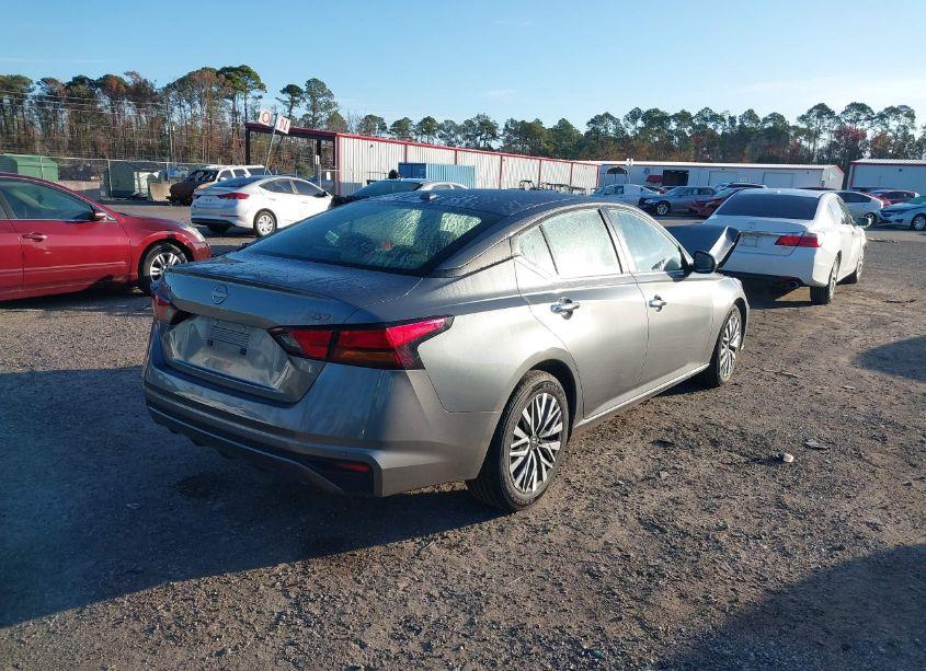 Photo 4 of 2023 Nissan Altima SV FWD (VIN 1N4BL4DV7PN346529)