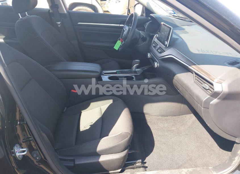 Photo 5 of 2023 Nissan Altima SV FWD (VIN 1N4BL4DV7PN387968)