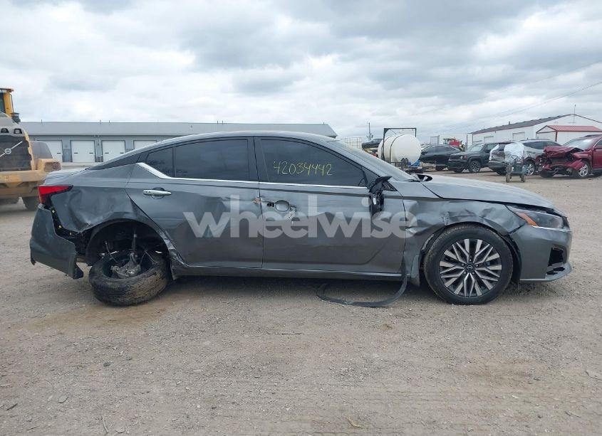 Photo 14 of 2023 Nissan Altima SV FWD (VIN 1N4BL4DV7PN413629)