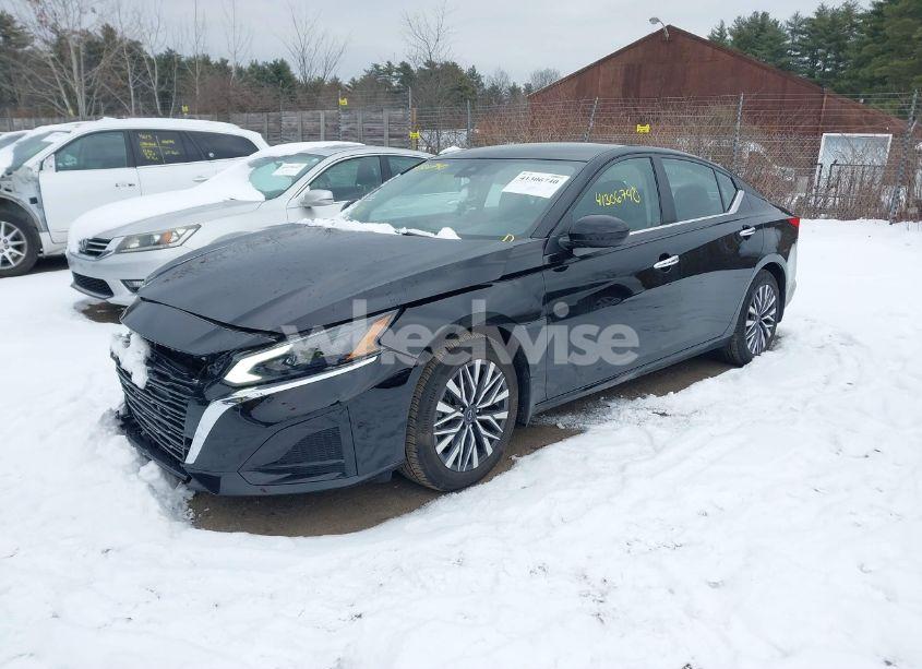 Photo 2 of 2023 Nissan Altima SV FWD (VIN 1N4BL4DV7PN416739)