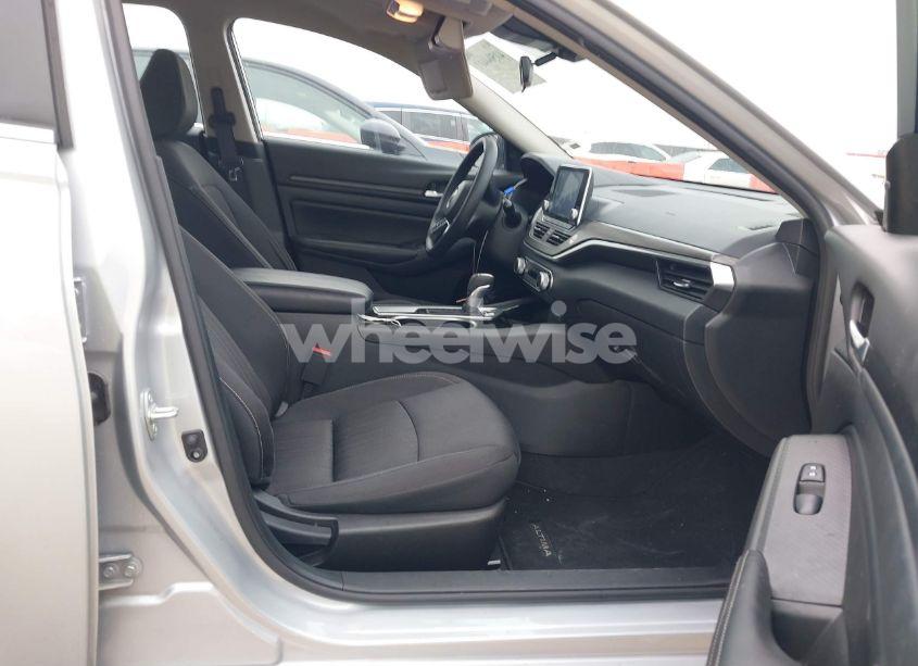 Photo 5 of 2024 Nissan Altima SV FWD (VIN 1N4BL4DV7RN304056)