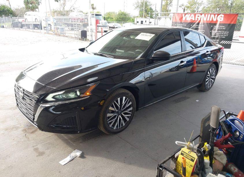 Photo 2 of 2024 Nissan Altima SV FWD (VIN 1N4BL4DV7RN305787)