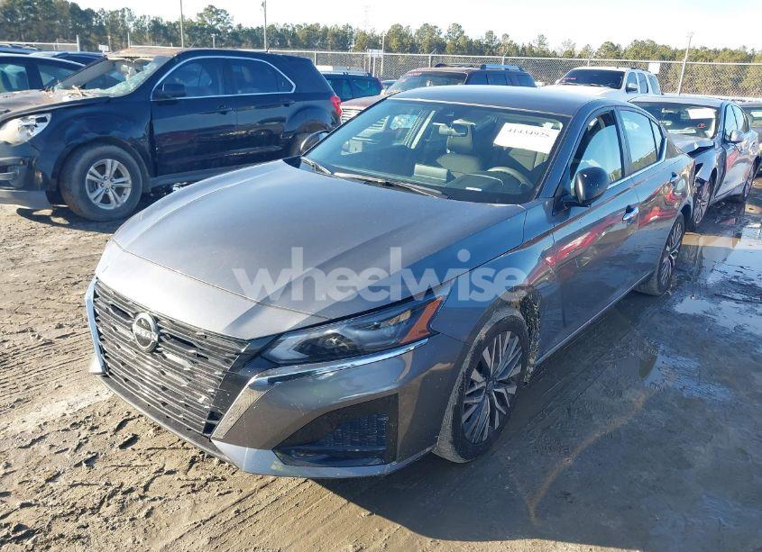 Photo 2 of 2024 Nissan Altima SV FWD (VIN 1N4BL4DV7RN328213)