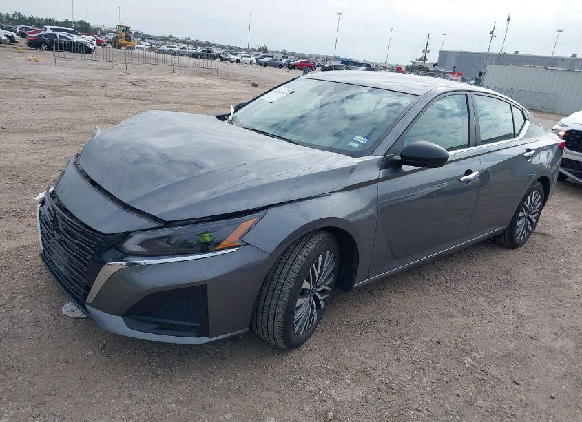 Photo 2 of 2024 Nissan Altima SV FWD (VIN 1N4BL4DV7RN353936)