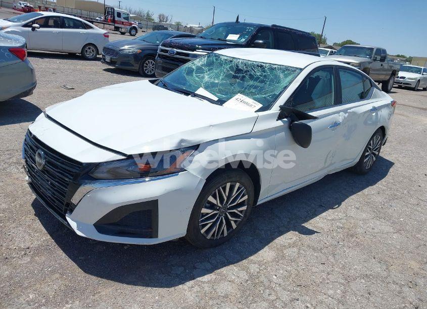 Photo 2 of 2025 Nissan Altima SV FWD (VIN 1N4BL4DV7SN373965)