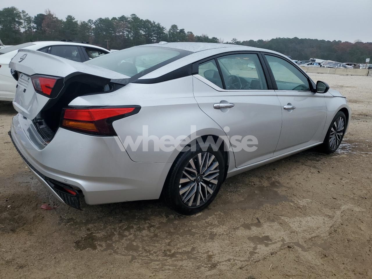 Photo 3 of 2025 NISSAN ALTIMA SV (VIN 1N4BL4DV7SN377689)