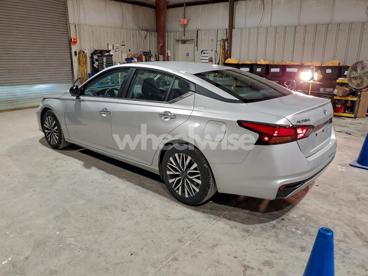 Photo 2 of 2025 NISSAN ALTIMA SV (VIN 1N4BL4DV7SN379880)