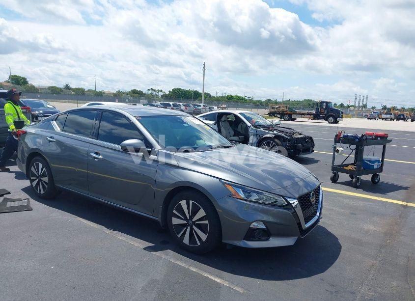 2019 Nissan Altima 2.5 SV (VIN 1N4BL4DV8KC123713) main photo