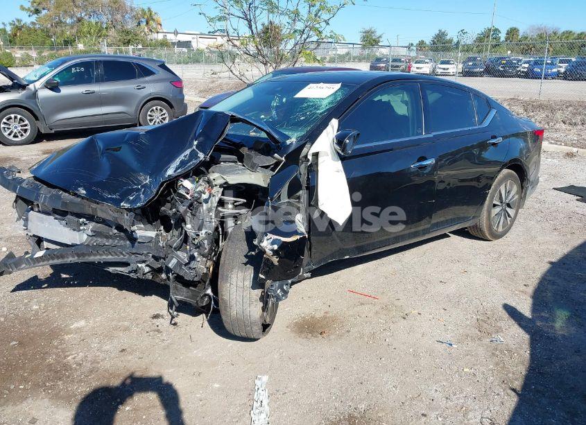 Photo 2 of 2020 Nissan Altima SV FWD (VIN 1N4BL4DV8LC265092)