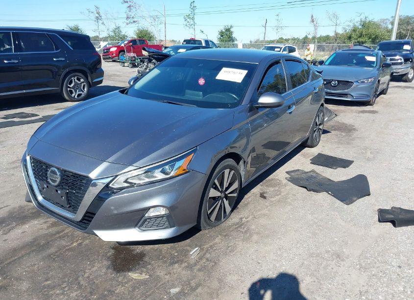 Photo 2 of 2021 Nissan Altima SV FWD (VIN 1N4BL4DV8MN307945)