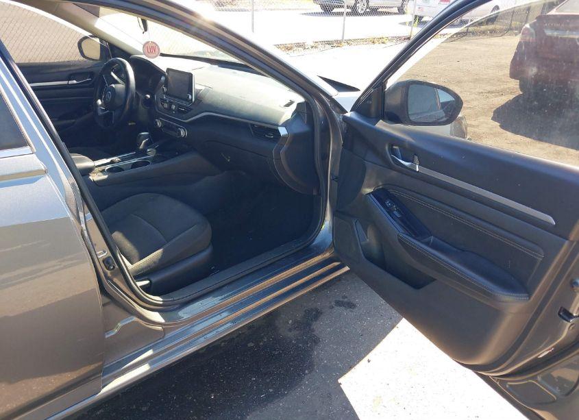 Photo 5 of 2021 Nissan Altima SV FWD (VIN 1N4BL4DV8MN307945)