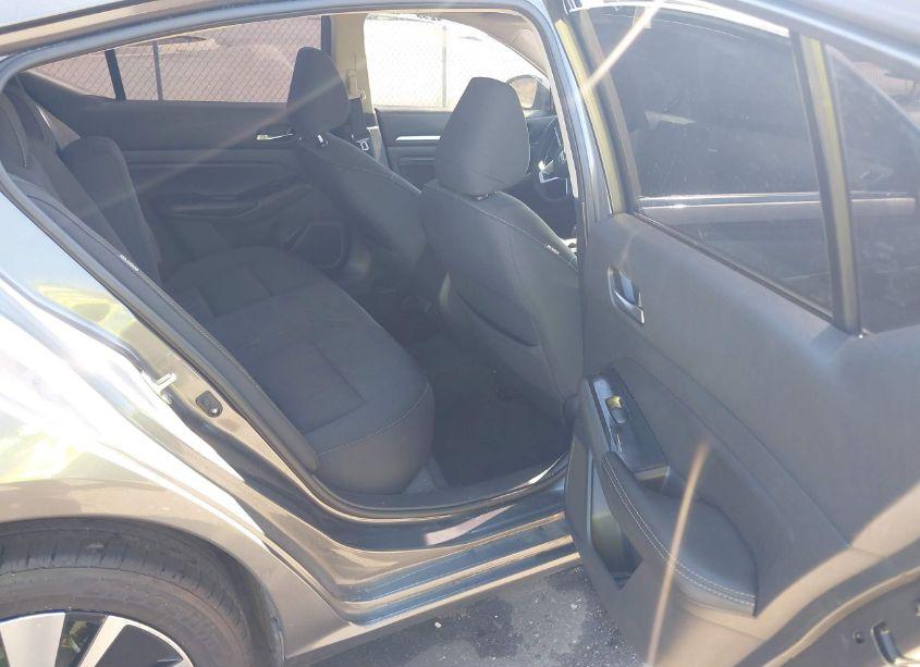 Photo 8 of 2021 Nissan Altima SV FWD (VIN 1N4BL4DV8MN307945)