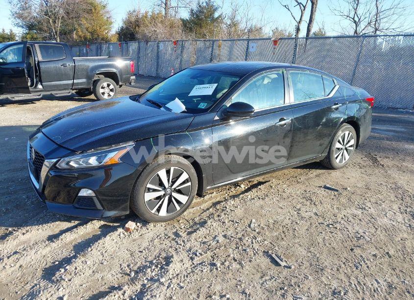 Photo 2 of 2021 Nissan Altima SV FWD (VIN 1N4BL4DV8MN311770)