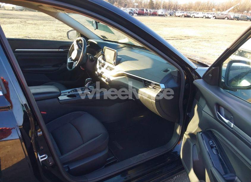 Photo 5 of 2021 Nissan Altima SV FWD (VIN 1N4BL4DV8MN311770)