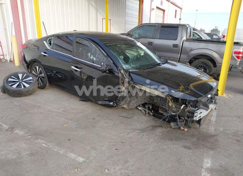 2021 Nissan Altima SV FWD (VIN 1N4BL4DV8MN333137) main photo