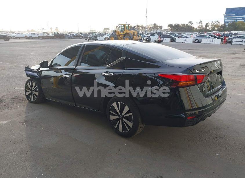 Photo 3 of 2021 Nissan Altima SV FWD (VIN 1N4BL4DV8MN333137)