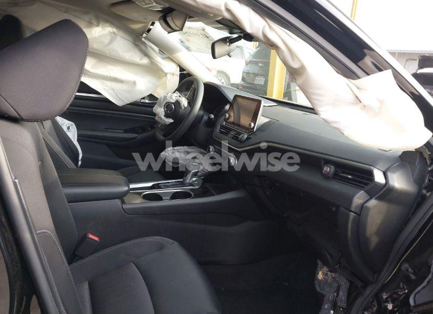 Photo 5 of 2021 Nissan Altima SV FWD (VIN 1N4BL4DV8MN333137)