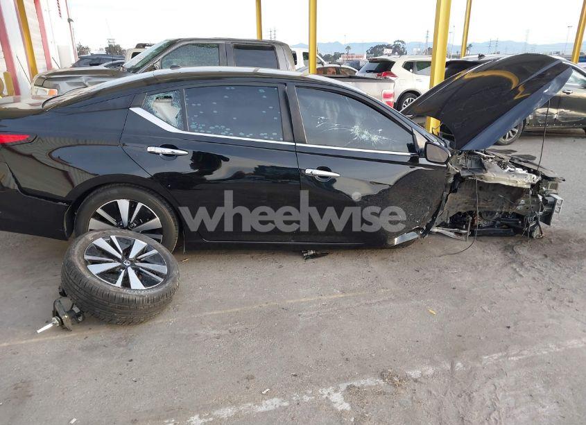 Photo 6 of 2021 Nissan Altima SV FWD (VIN 1N4BL4DV8MN333137)