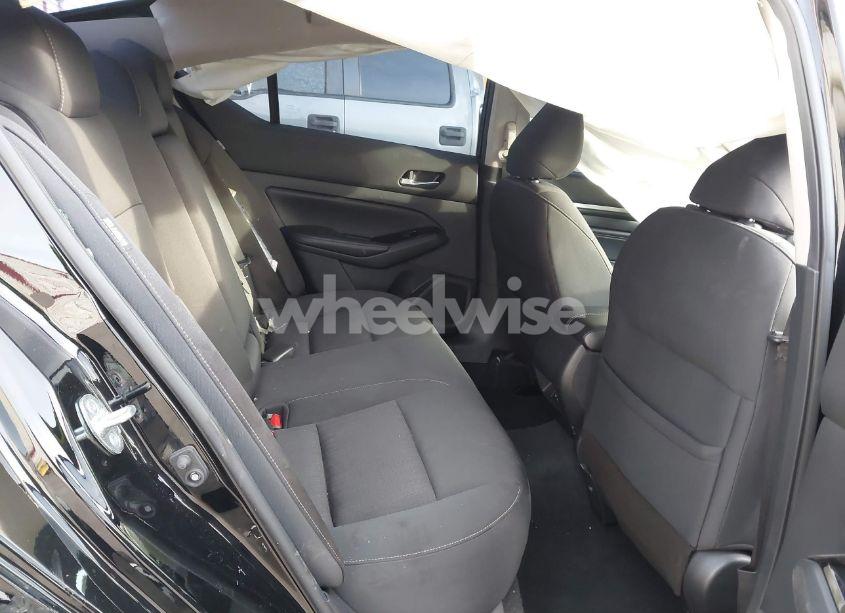 Photo 8 of 2021 Nissan Altima SV FWD (VIN 1N4BL4DV8MN333137)