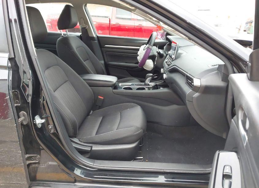 Photo 5 of 2021 Nissan Altima SV FWD (VIN 1N4BL4DV8MN360581)