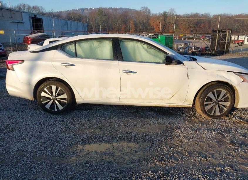 Photo 13 of 2021 Nissan Altima SV FWD (VIN 1N4BL4DV8MN408256)