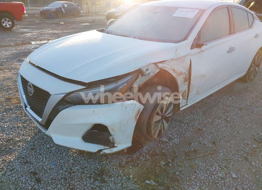Photo 2 of 2021 Nissan Altima SV FWD (VIN 1N4BL4DV8MN408256)