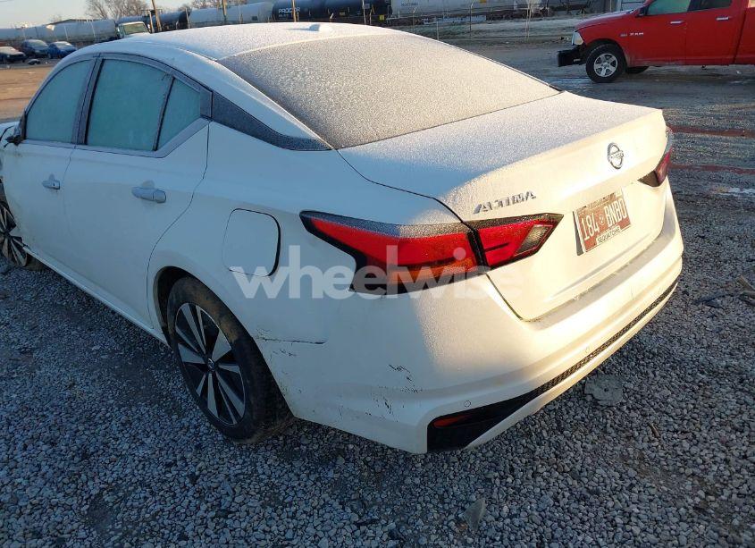 Photo 3 of 2021 Nissan Altima SV FWD (VIN 1N4BL4DV8MN408256)