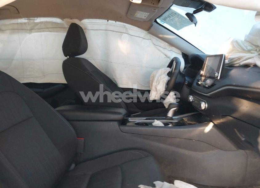 Photo 5 of 2021 Nissan Altima SV FWD (VIN 1N4BL4DV8MN408256)