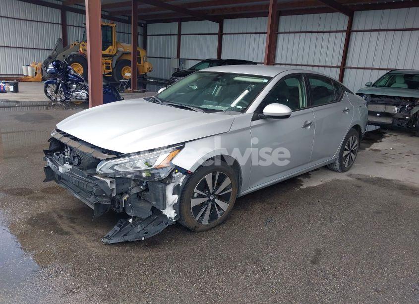 Photo 2 of 2022 Nissan Altima SV FWD (VIN 1N4BL4DV8NN305632)
