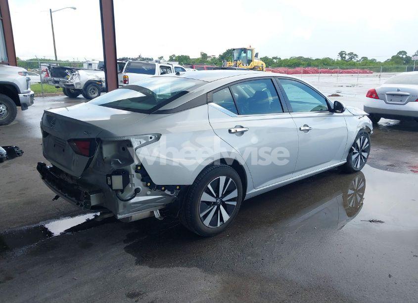 Photo 4 of 2022 Nissan Altima SV FWD (VIN 1N4BL4DV8NN305632)
