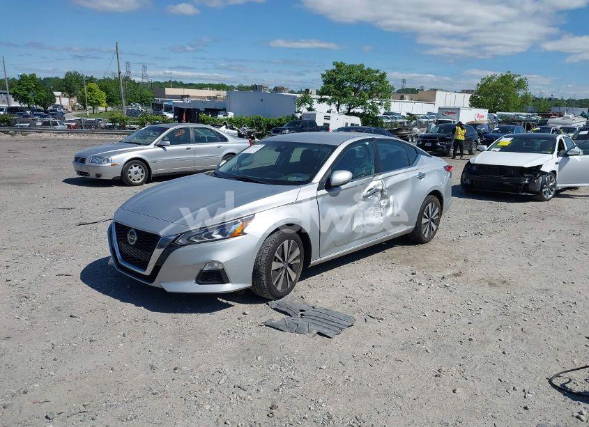 Photo 2 of 2022 Nissan Altima SV FWD (VIN 1N4BL4DV8NN308773)