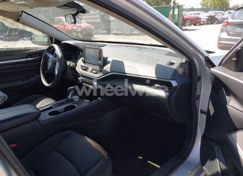 Photo 5 of 2022 Nissan Altima SV FWD (VIN 1N4BL4DV8NN308773)