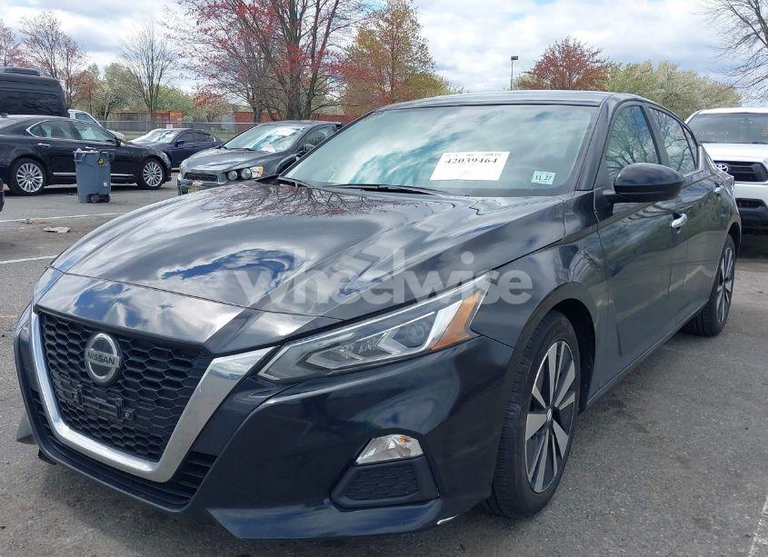 Photo 2 of 2022 Nissan Altima SV FWD (VIN 1N4BL4DV8NN318591)