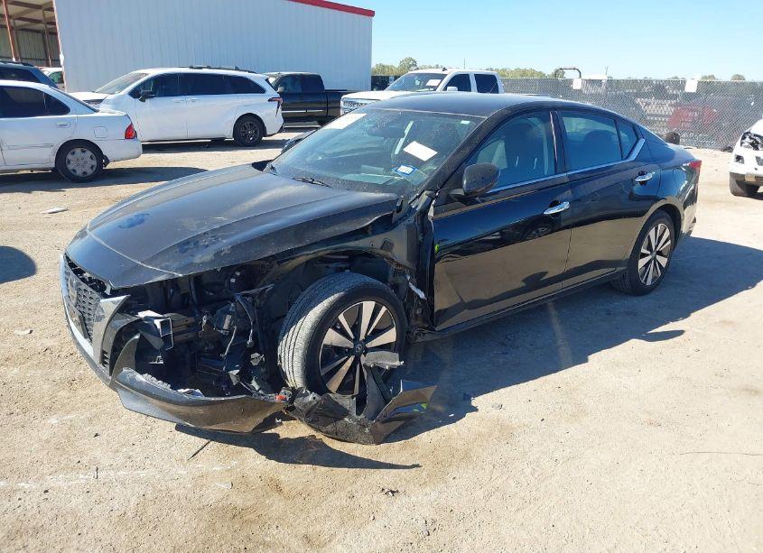 Photo 2 of 2022 Nissan Altima SV FWD (VIN 1N4BL4DV8NN366012)