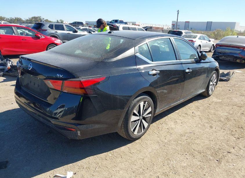 Photo 4 of 2022 Nissan Altima SV FWD (VIN 1N4BL4DV8NN366012)