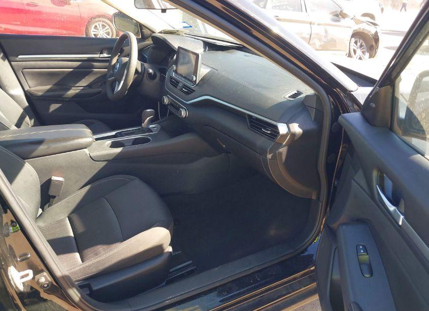 Photo 5 of 2022 Nissan Altima SV FWD (VIN 1N4BL4DV8NN366012)