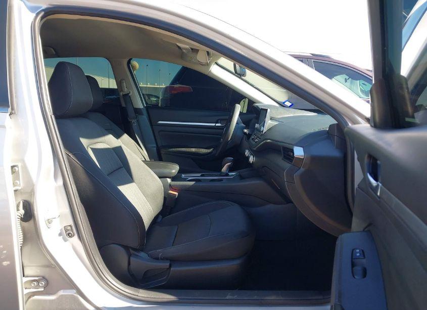 Photo 5 of 2022 Nissan Altima SV FWD (VIN 1N4BL4DV8NN371131)