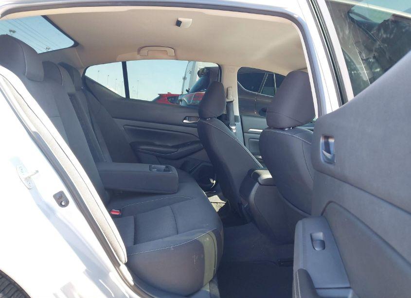 Photo 8 of 2022 Nissan Altima SV FWD (VIN 1N4BL4DV8NN371131)